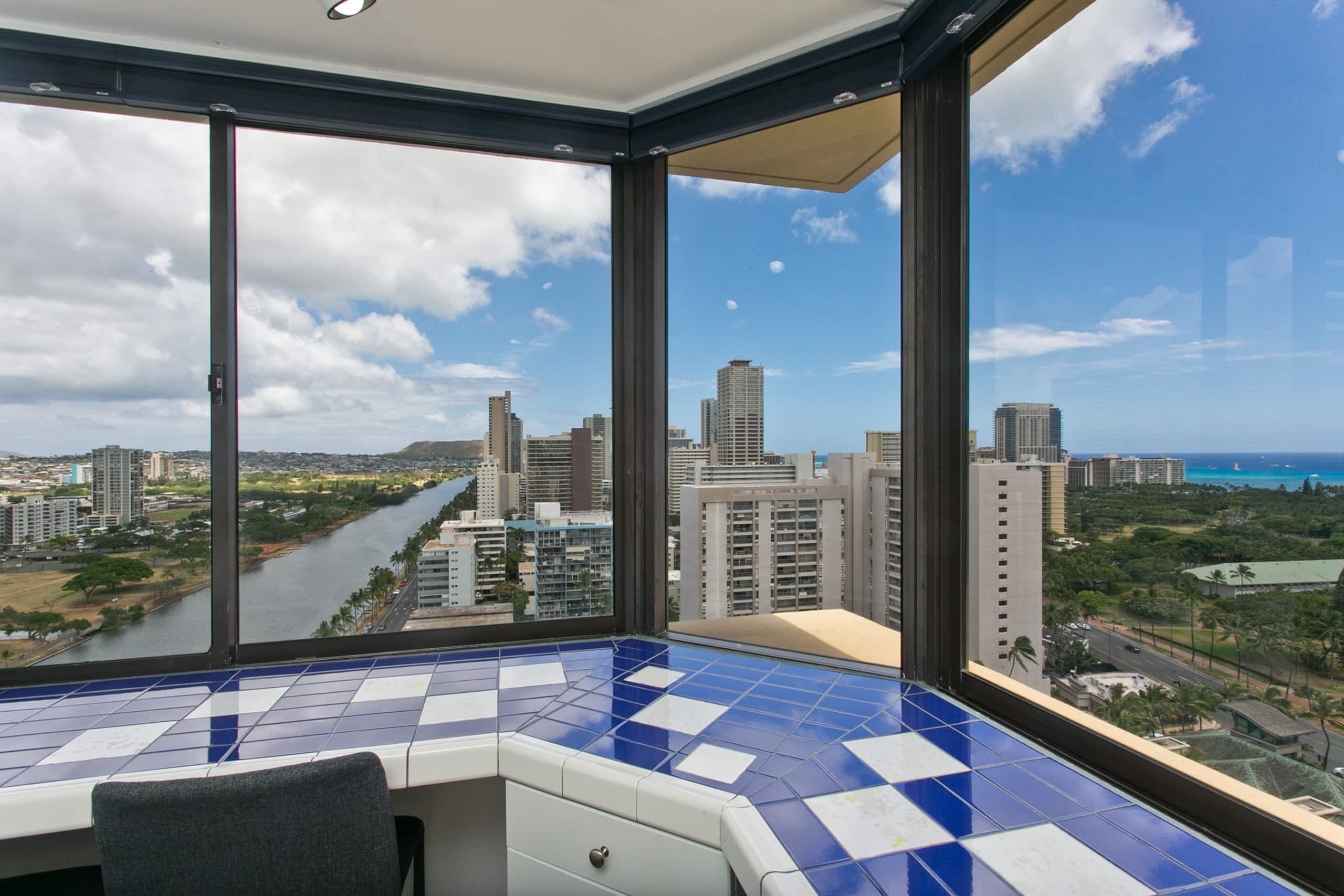 Home in Honolulu · ★4.89 · Studio · 1 bed · 1 private bath - Image 14