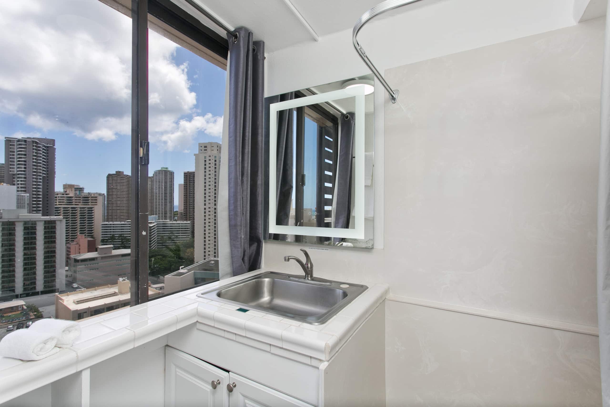 Home in Honolulu · ★4.89 · Studio · 1 bed · 1 private bath - Image 3