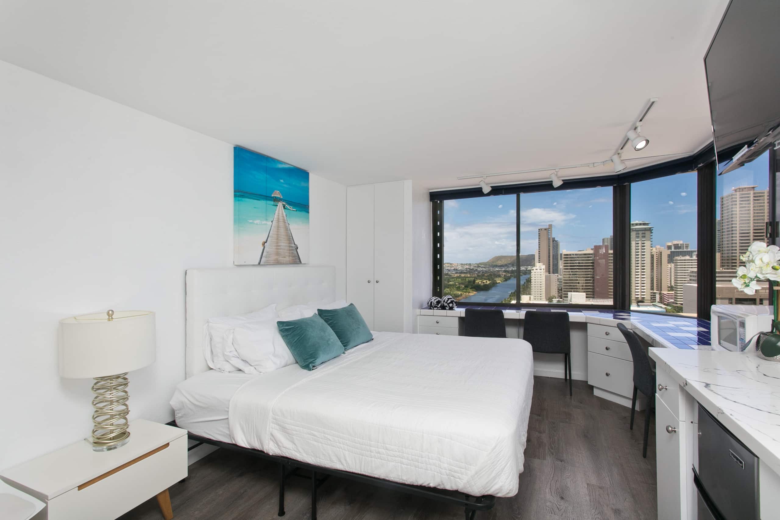 Home in Honolulu · ★4.89 · Studio · 1 bed · 1 private bath - Image 12