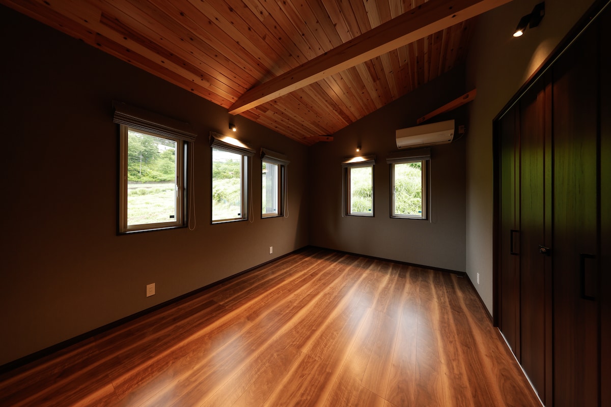 寝室③ 2 F
布団4セット
