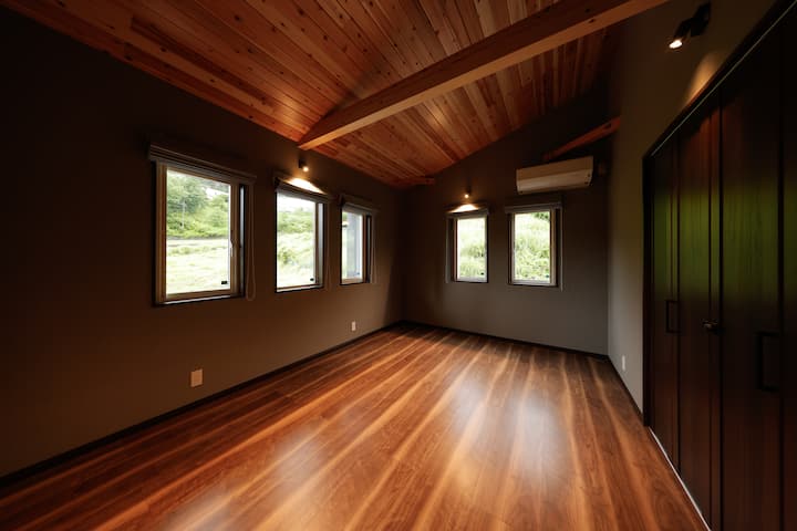 寝室③ 2 F
布団4セット
