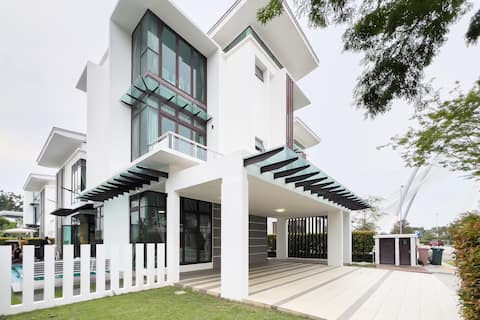 Putrajaya Villa 30 Pax w/ Pool