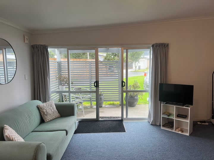 Sea Breeze Guest Studio - Waihi Beach