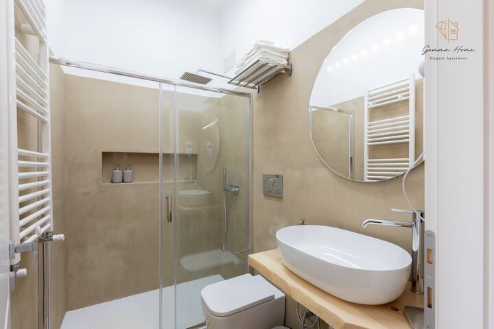 [Gemma House] 100m to MetroA, 2 En-suite Bathrooms gallery image 4