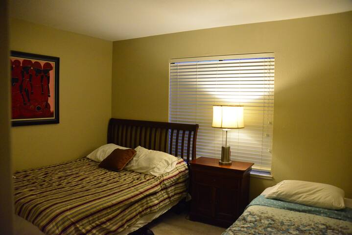 Spacious 5/3 Modern House gallery image 5