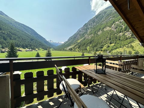 Mountain View Apartment Near Zermatt