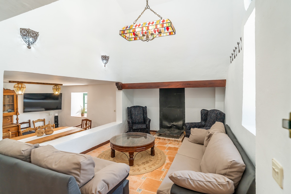 Successful Airbnb property: Cerro de la Cruz, peace and relaxation in the center of Anda in Priego De Córdoba