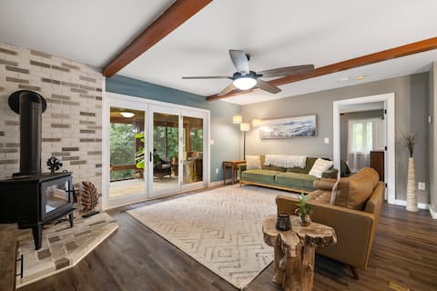 Popular Airbnb listing: GiGi's moutain lake Cottage in Lake Lure
