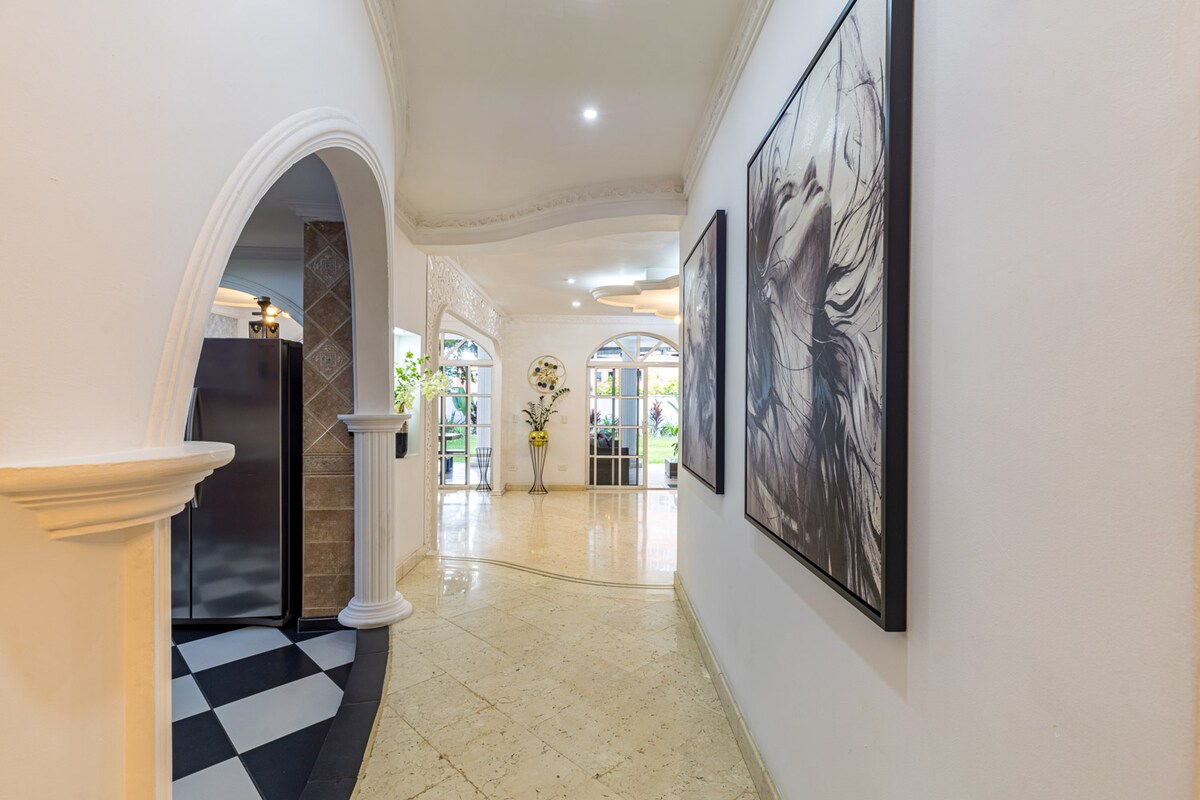 7BR Villa in Medellín — photo 1