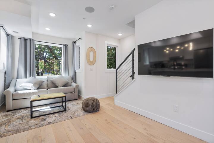 Townhouse at Capitol Hill 4 w/Rooftop gallery image 3