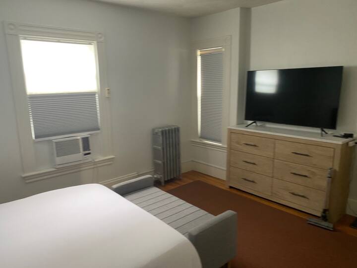 Small Apartment in Malden