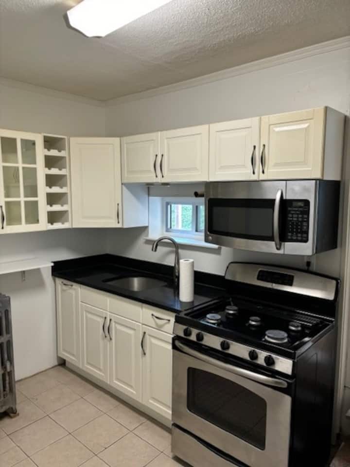 Small Apartment in Malden