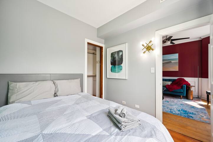 Near Wrigley • Sleeps 6 • Firepit & Free Parking gallery image 4