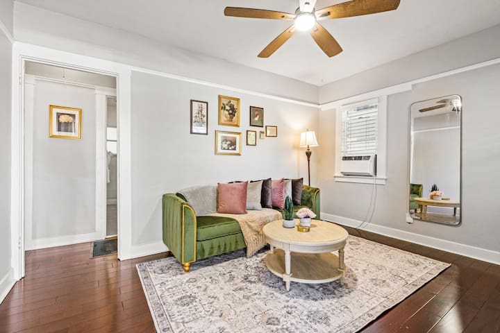 Walk to Stanford! Close to DT/Caltrain! Park Free!