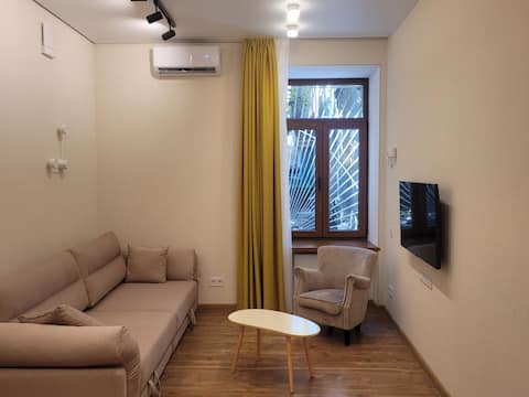 Central Odesa, 1 bedroom, kitchen studio + garden
