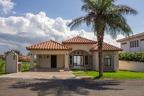 Arrue Coastal Escape 3BR / Pedasi