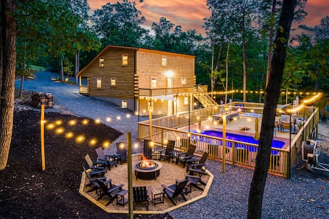 Luxe Cabin, POOL (Closed), HotTub, GameRm, 9 beds