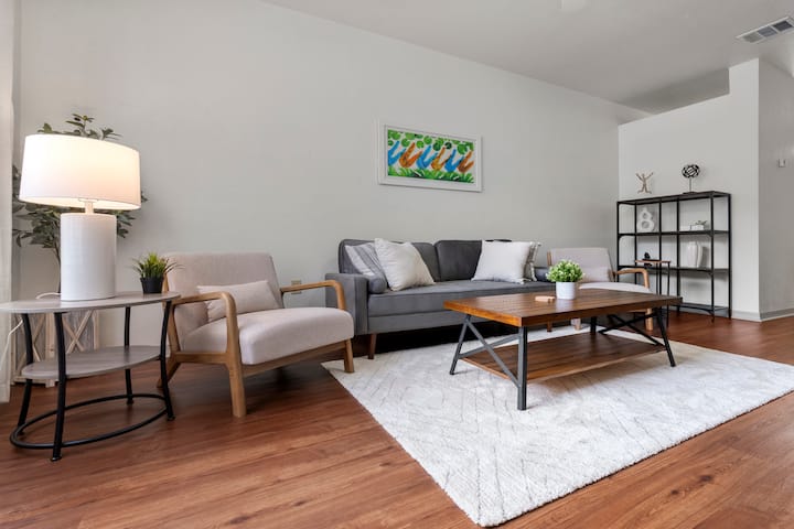 Cozy Townhome: Near Butler Plaza, Uf & Shands - Gainesville, FL