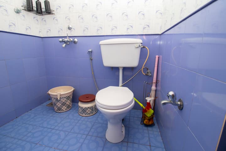 Full bathroom 2 image 1
