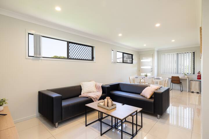 3 Bdr Apt! Garage! Clean! GST Credits! 120D3 gallery image 3