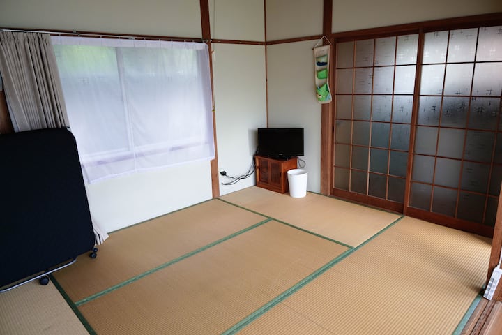 [離れ]倉庫を改造した秘密基地　1、2名での宿泊に。近くに温泉も！
無料駐車場あり！ - Fukuoka