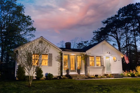 Beach Glass Cottage - Pond Front