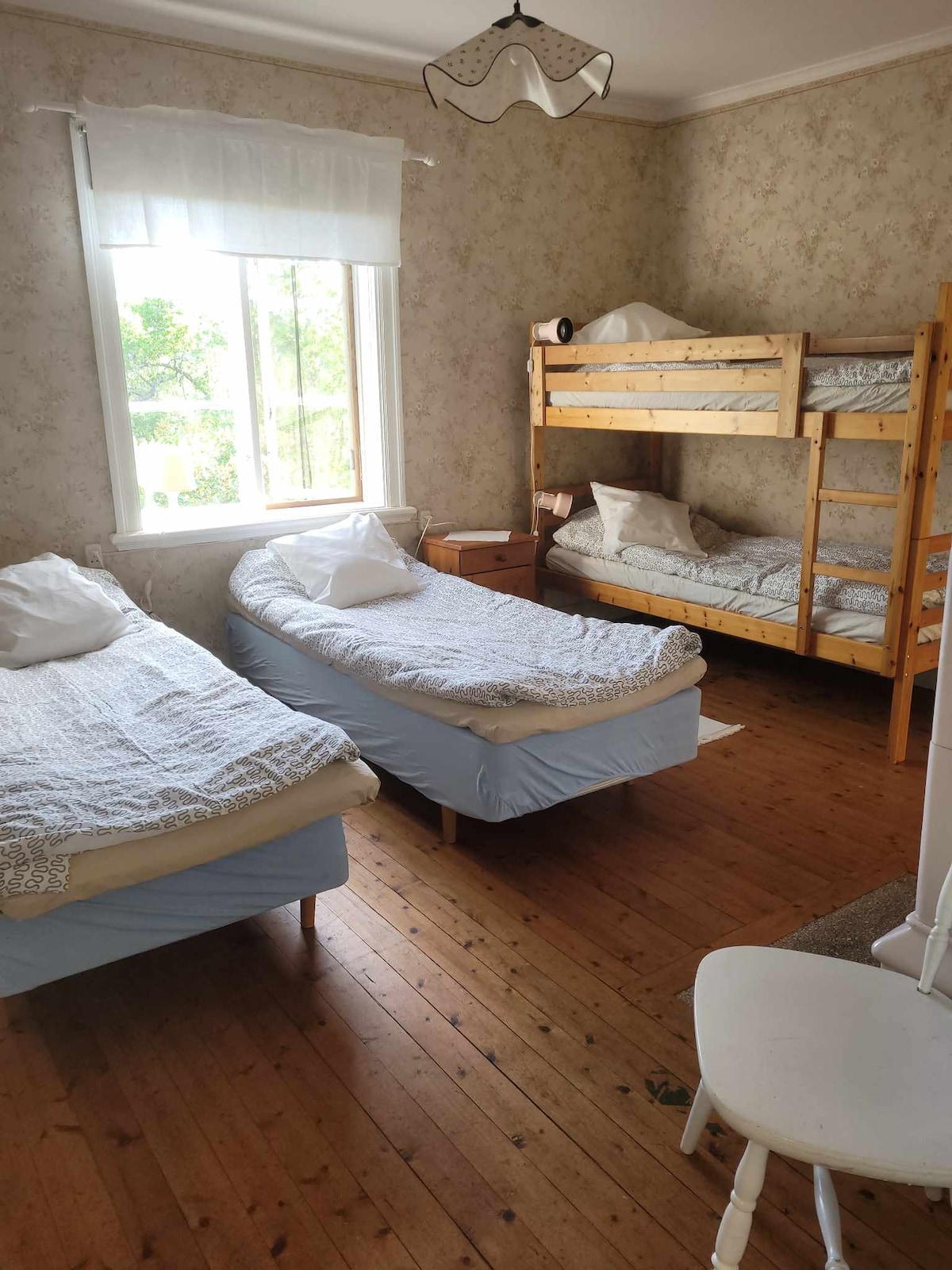 Sovrum 4, familjesovrum.