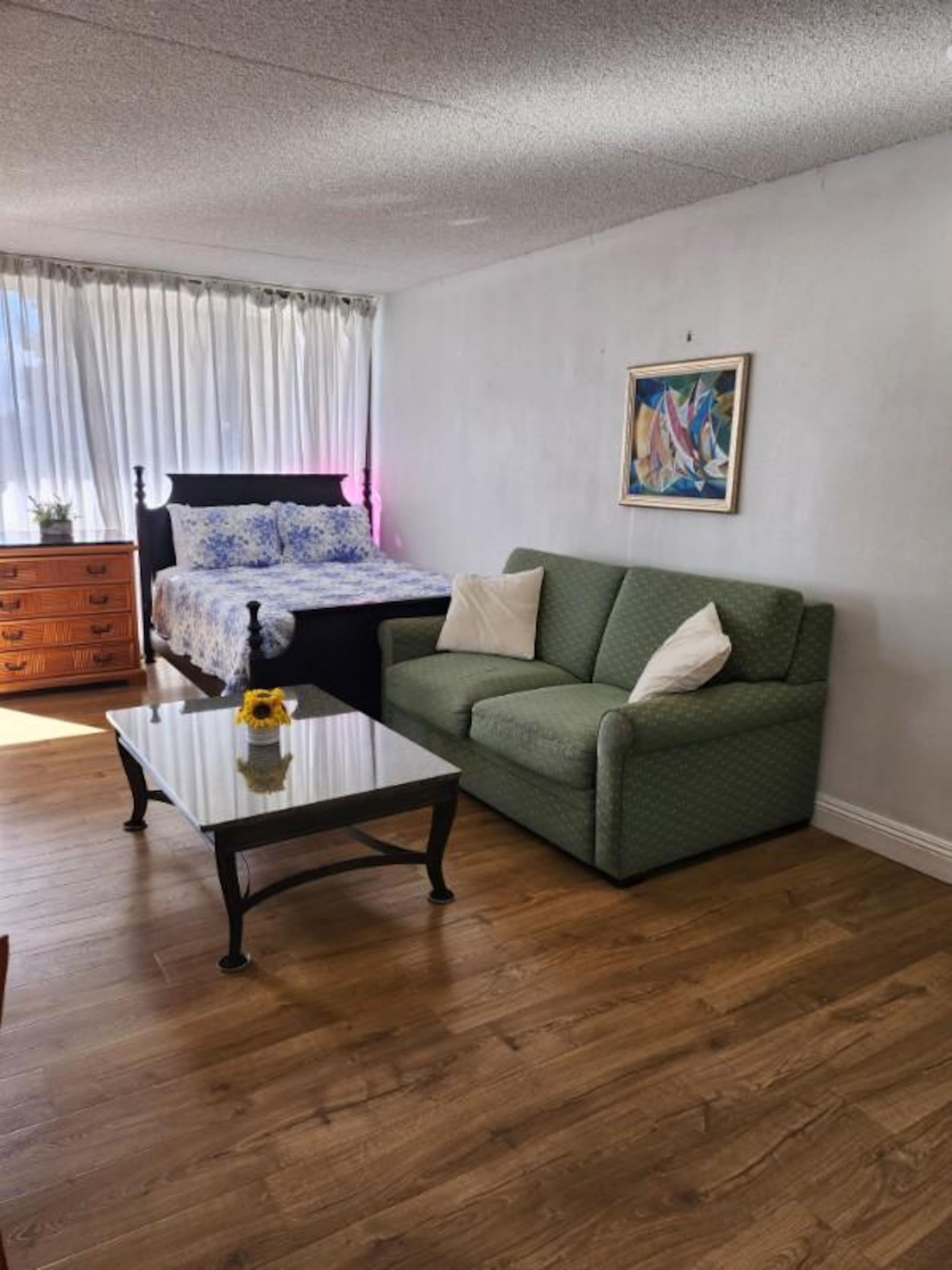 Condo in Honolulu · ★4.81 · 1 bedroom · 3 beds · 1 private bath - Image 16