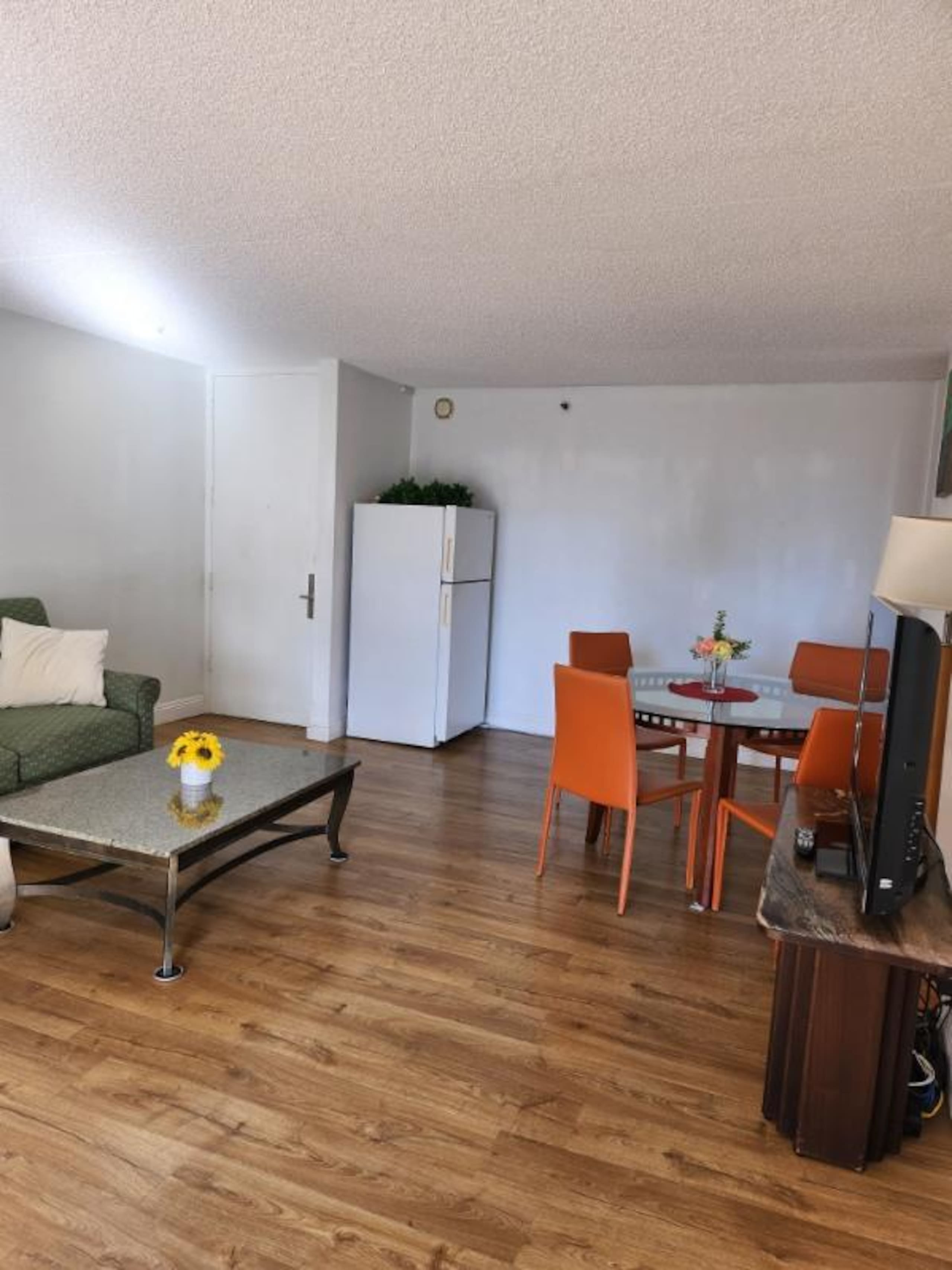 Condo in Honolulu · ★4.81 · 1 bedroom · 3 beds · 1 private bath - Image 3