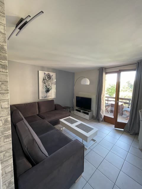 Top Airbnb: Quiet apartment 34 m2 Balcony/Parking Annecy 74960 à Annecy