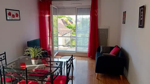 Quiet, 2 bedrooms • Balcony • 15 min Orly