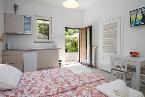Popular Airbnb listing: Apartment Daisy in Mjesni Odbor Srdoči