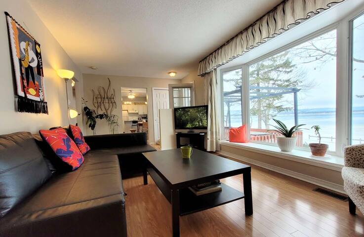 Ottawa River front house gallery image 5