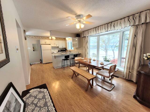 Ottawa River front house gallery image 3