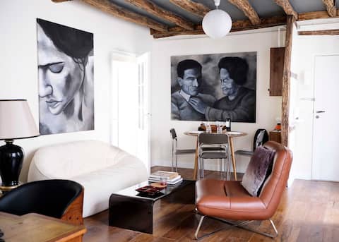 Top performing Airbnb: Chic and central. 2 bedrooms in Notre-Dame de Paris in Paris 4e Arrondissement