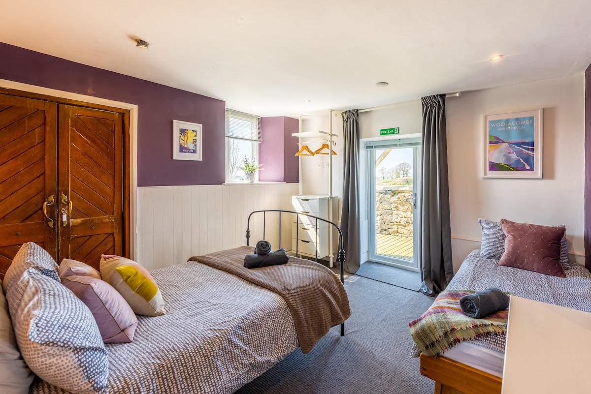 Спалня 5
1 двойно легло
Капацитет: 2 нощувки