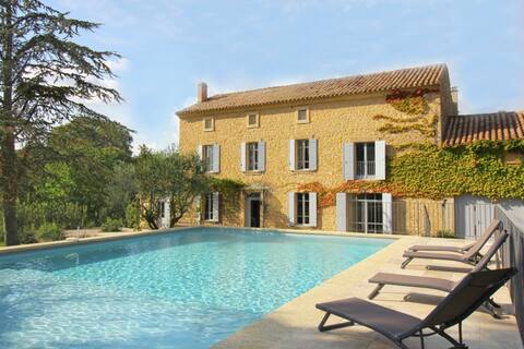 Beautiful Provencal farmhouse of 330 m2, 7 bedrooms, pool 7X11