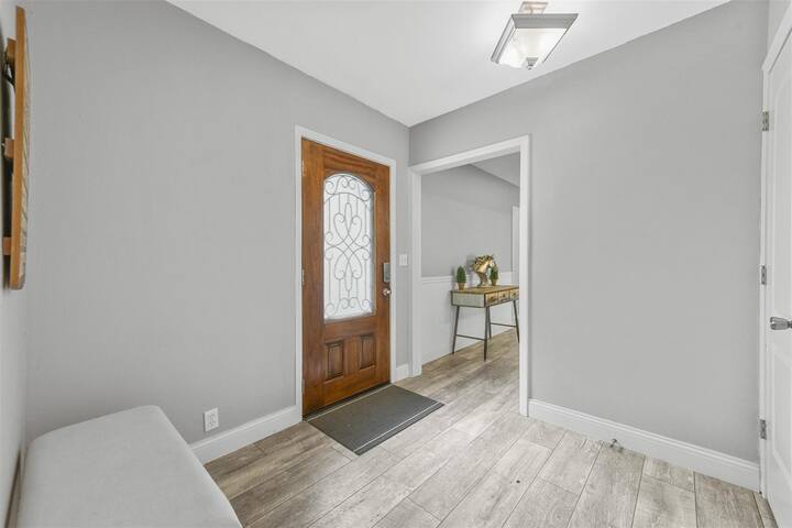 Ridglea Retreat! gallery image 5