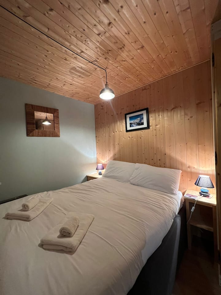 Slaapkamer met tweepersoonsbed 2