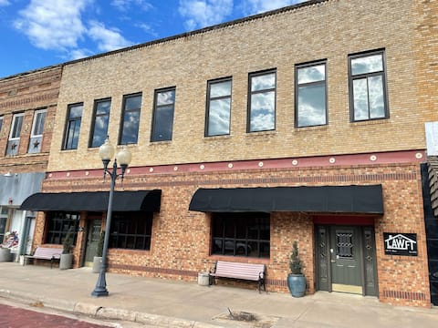 The Lawft, Suite 2, 2 bed/2 bath, No Cleaning Fee