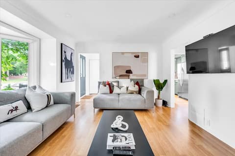 Top Airbnb: 4Bed South Oakville Home with Games Room in Bronte Village