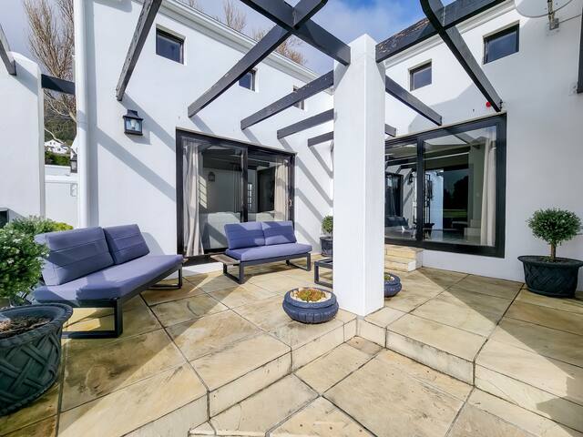 Most Elegant Mountain View in Cape Town gallery image 5