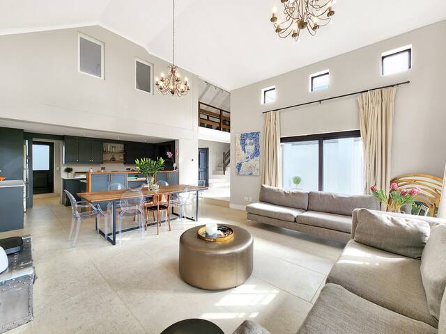 Most Elegant Mountain View in Cape Town gallery image 2