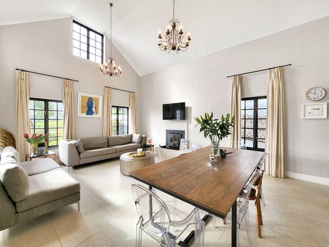 Most Elegant Mountain View in Cape Town gallery image 4