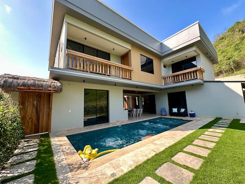 Bosques Lux in Olón: Pool, Whirlpool & BBQ