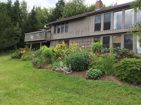 Bright, Spacious Family Getaway with Private Beach