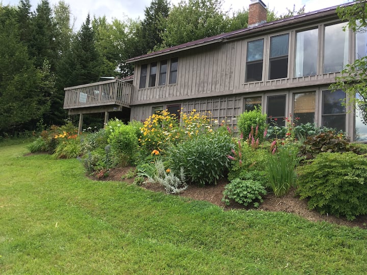 Bright, Spacious Family Getaway with Private Beach