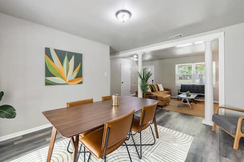 Taylor Lounge: modern luxury for work or play