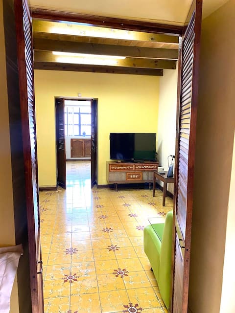 Anuncio de Airbnb popular: Vintage House in Historic Downtown Saltillo en Coahuila De Zaragoza