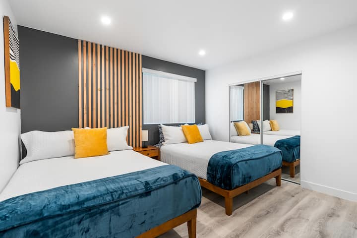 استمتع بسريرين كبيرين بحجم كوين.